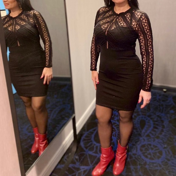 Black long sleeve dress, back is see trough - Picture 8 of 8